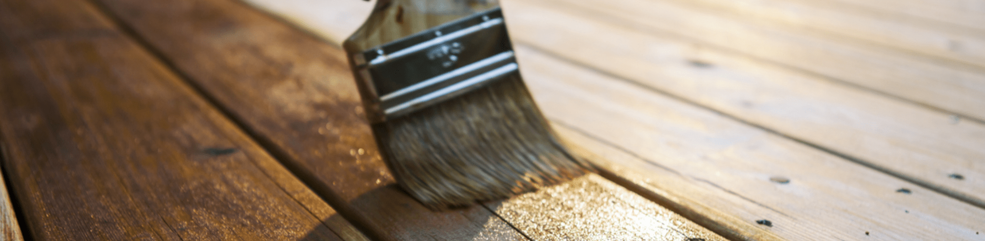 Qu'est-ce qui est le mieux, l'huile pour terrasse ou la teinture ? Explication de la différence